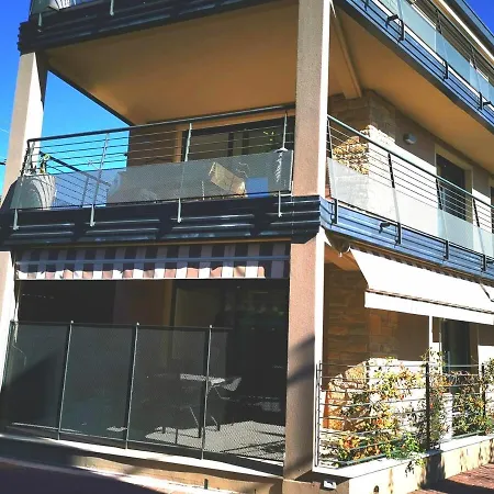 New, Modern Apt, Near With Ac, Terrace & Parking *